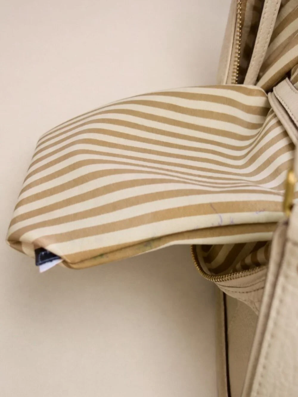 Kate Spade Gold Coast Stevie Hobo Ivory Cream Pebbled Leather Shoulder Bag